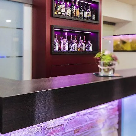 Adler & Restaurant מלון Groß-Gerau
